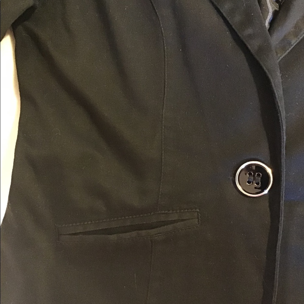 Blazer - Picture 3 of 8